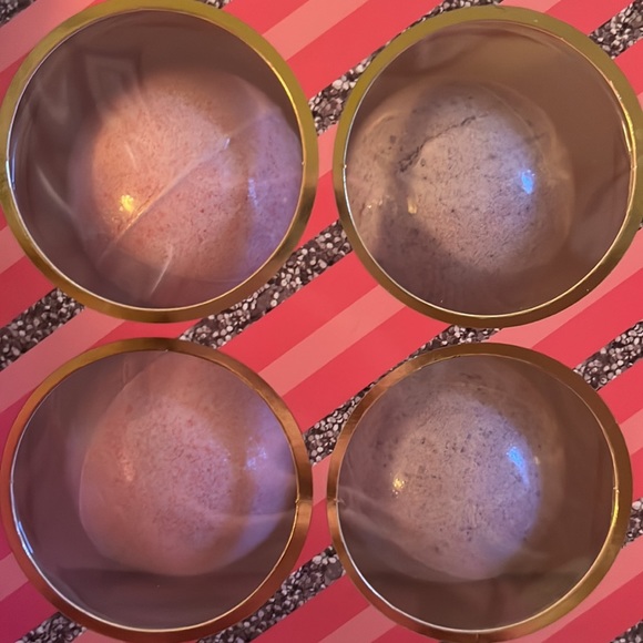 New in box set of 8 peppermint swirl scented bath bombs fizzers pampering gift - Picture 3 of 5